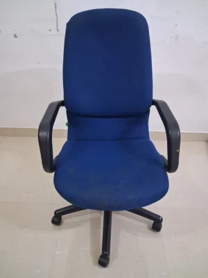 كرسي مكتب بحالة جيدة