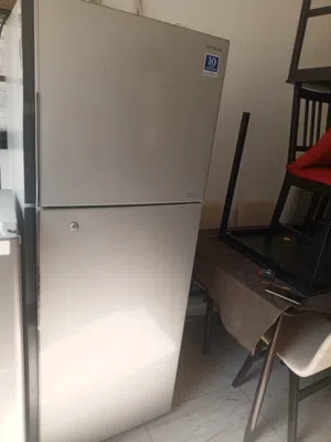 ثلاجة هيتاشي نظيف جدا شغال تبريدممتاز