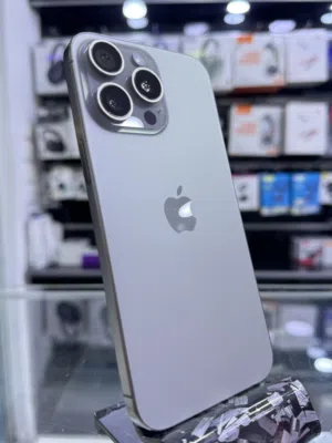 iPhone 15 Pro Max 256 GB - Battery 86% ايفون 15 برو ماكس 256 / الجهاز فقط في نقطة سودة صغيرة بالشاشة