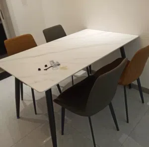 طاولة الطعام