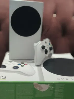 سيرس اس نضيف بس الكارتون اشويه متأثره يجي وياه كيبل تلفزيون الأصلي مال اكس بوكس جوستك اصليه