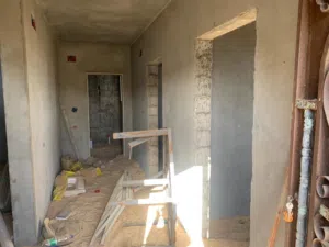 قطعة ارض سكنية يوجد بيها منزل ربط