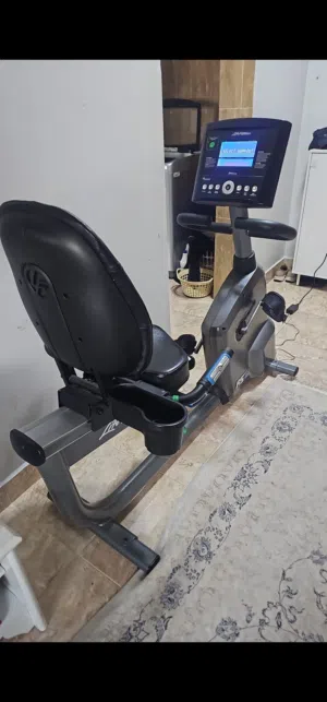 دراجة ماركة من lifefitness
