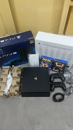 للبيع بلايستيشن فور برو 1T بكرتونها