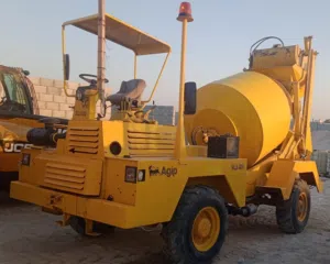 خلاطةخرسانةمتحركةفورويل4000لتربحالةالوكالة سيلاايطالي عملت فقط335ساعةمواصفات عالية تحميل وتفريغ ذاتي