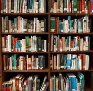 للبيع مجموعة كبيرة وقيمة من الكتب في مختلف المجالات