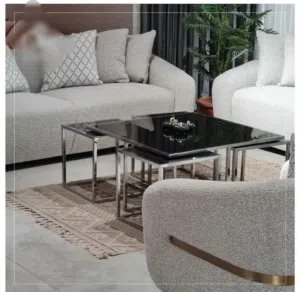 طاولة وسط مع 4 طاولات جانبيات للبيع بحالة ممتازة