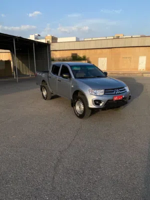 للبيع بيكب L200 2015