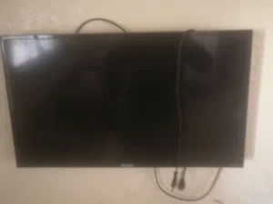 شاشة نوع غزال بحالة الوكالة مقاس 32