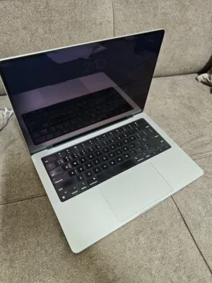 Apple MacBook Pro M3 pro 14 inch بحالة ممتازة بسعر مغري