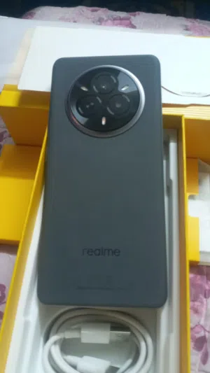 Realme 14 Pro+ 5G رام 12 / 256 نظيف جدًا مع كامل الملحقات ببجي 90 فريم بطاريه جباره