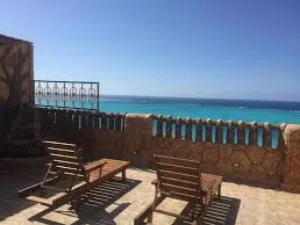 شقه للعائلات بعوام مطروح اول نمره بحر من المالك للايجار