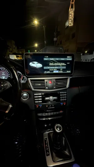 شاشه مرسيدس E200 cgi اندرويد واصليه مع فريم  نطام اصلي ميه ميه