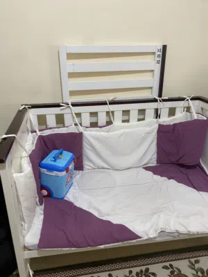 تخت اطفال مع الفرشه