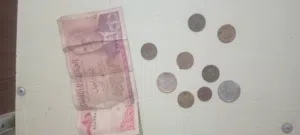 عملات قديمة مثل ال دورو و الدينار القديم فيه وجه بورقيبة