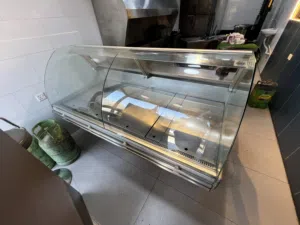 ثلاجه عرض للبيع