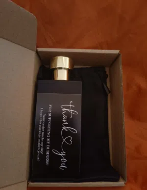 بدك عطر ريحته تخلي الي حولك يسألوك عنه من نقواته و ثباته و فوحانه و تطابقة مع العطر الأصلي