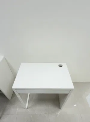للبيع:// طاولات و كراسي