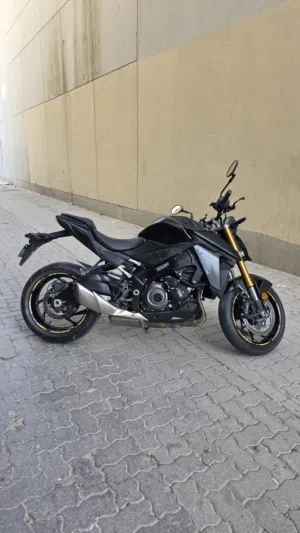 suzuki gsxs 1000cc 2022 clean  2180km