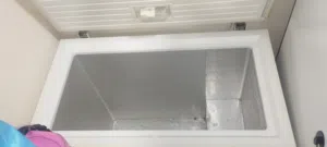 ثلاجة كبيرة براند Haier لحفظ الأطعمة المجمدة سعة كبيرة وتعمل بشكل ممتاز موفرة للكهرباء