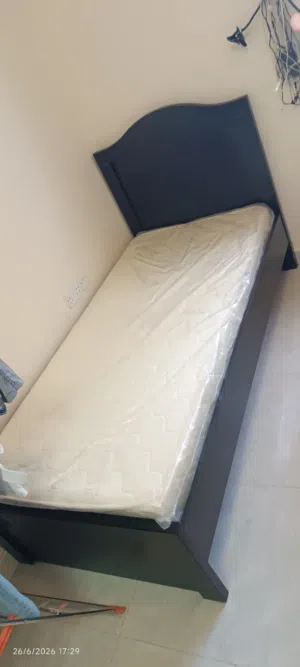 سرير مفرد مع فراش