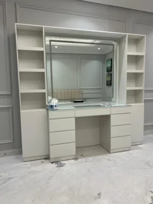 Modern Vanity with Large Mirror, LED Lights and storage  تسريحة مكياج تصميم انيق مع مرآة كبيرة.
