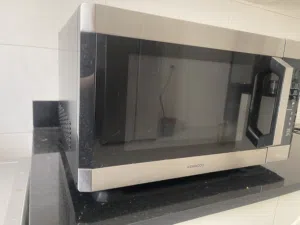 Kenwood Digital Microwave Oven with Grill –42 L- Excellent Condition!