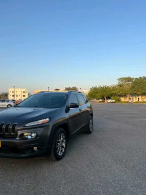 Used Jeep Cherokee in Muscat