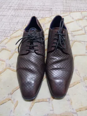 حذاء جلد فاخر وانيق Bugatti للرجال مصنوع من اجود انواع الجلود الأصلية الطبيعية 100 ٪ بحالة ممتازة