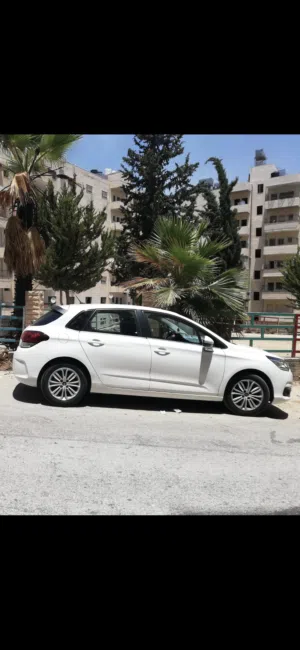 سيارة ستروين c 4 للبيع