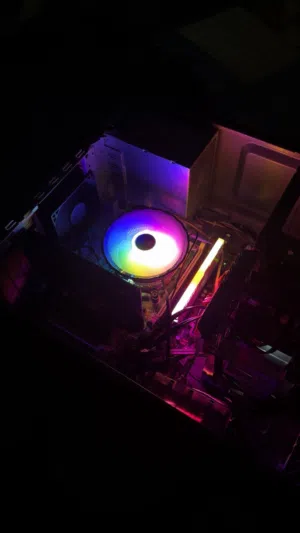 موجود كمبيوتر نوع HPديسك توب ينفع قيمنق نظيف جدا تم تطويره بحيث تقدر تلعب العاب ثقيله