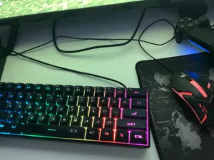 ماوس و كيبورد مستعملات بشكل خفيف