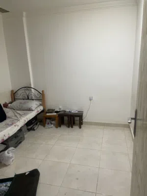 غرفة للإيجار داخل شقة