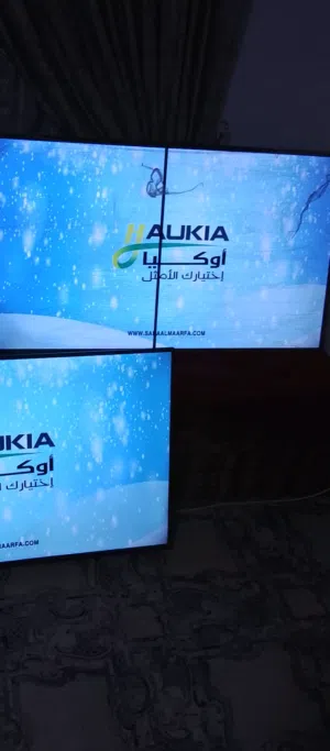 السلام عليكم شاشة للبيع حجم 55بوصه السعر 225 صارلهه شهر من اخذتهه اصدار 2026 فقط بيعها هاذ خط يروح