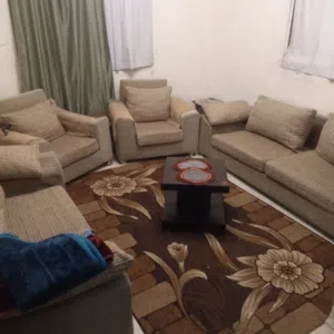 طقم كنب 7مقاعد مستعمل مافي ولا كسر خشب اصلي