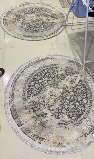 قطعتين سجاد دائري بحاله ممتازه