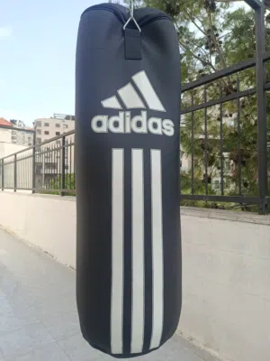كيس ملاكمة مستعمل الطول 100سم لون اسود