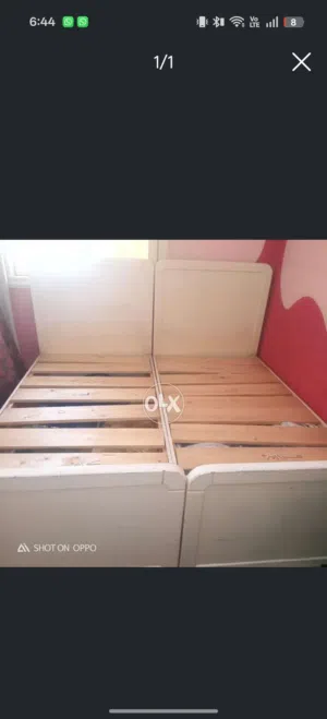 اتنين سرير ابيض اطفال بصحارة