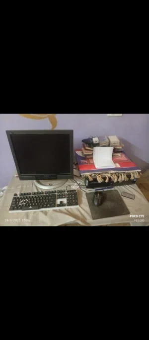 عندي كمبيوتر ديل كامل للبيع او البدل ب تلفون...................