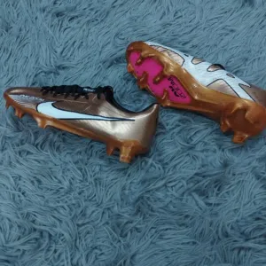 حذاء رياضة ( ZOOM ) .