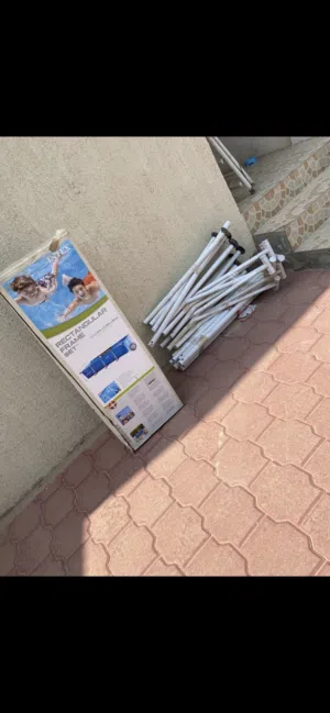 حوض سباحه نظيف بدون خدوش ولا اي شيء
