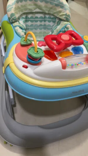 مشاية أطفال  من شركة  ،JUniors   سيارة للأطفال  لا يوجد عيوب