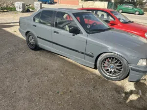 للبيع او للبدل BMW E36  وطواط بس بدها ترخيص