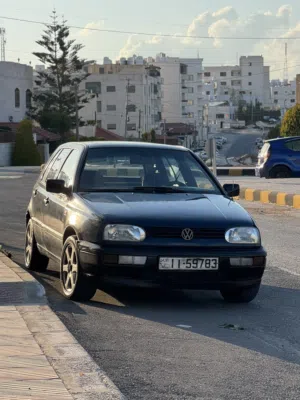 فولكسفاغن جولف MK3 1992 هاتشباك أزرق مستعمل بحالة ممتازة مرخصة