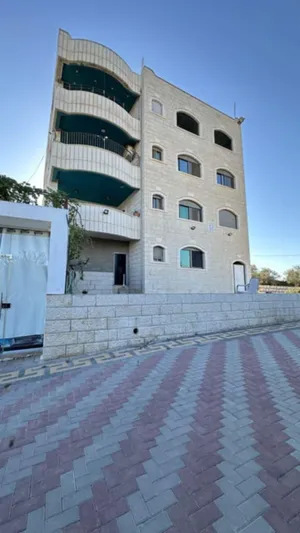 4 Floors . 220 m2 . Landlord0