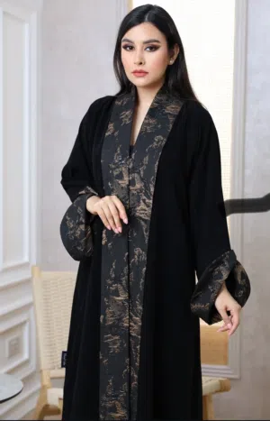 عباية فخمة من براند منايل فاشن ، بتخليك تتميزين عن الكل مع شيلتها