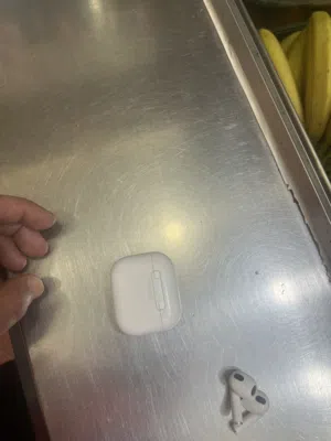 علبه سماعه ابل 3اصلي بدون سماعات حاله جيده