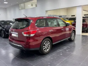 Nissan Pathfinder 2015 (Red)