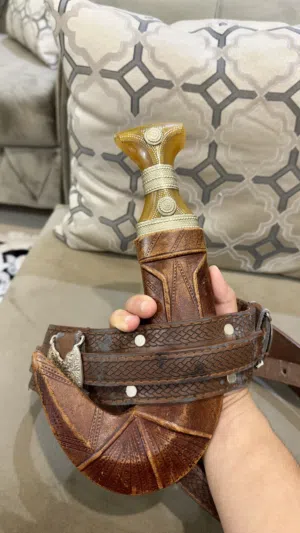 جنبيه يمينه