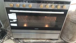 فرن نظيف وممتاز جدا بدون اعطال(siemens)قابل للتفاوض